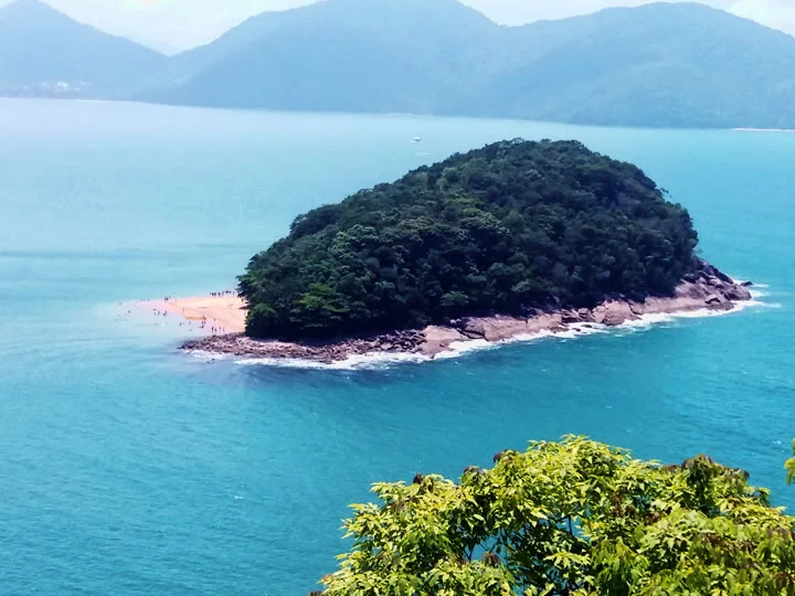 Ilha da Maranduba: com praias de areia fina e branca, essa ilha é perfeita para quem quer diversão e belas paisagens.