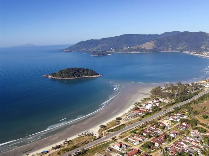 Ilha do Pontal: essa pequena ilha é perfeita para quem adora esportes aquáticos e aventuras no mar.