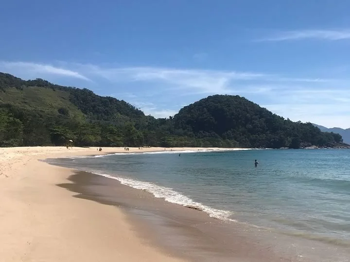 Canto esquerdo da Praia do Félix: devido ao mar mais agitado, é o local preferido por praticantes de surf e bodyboard.