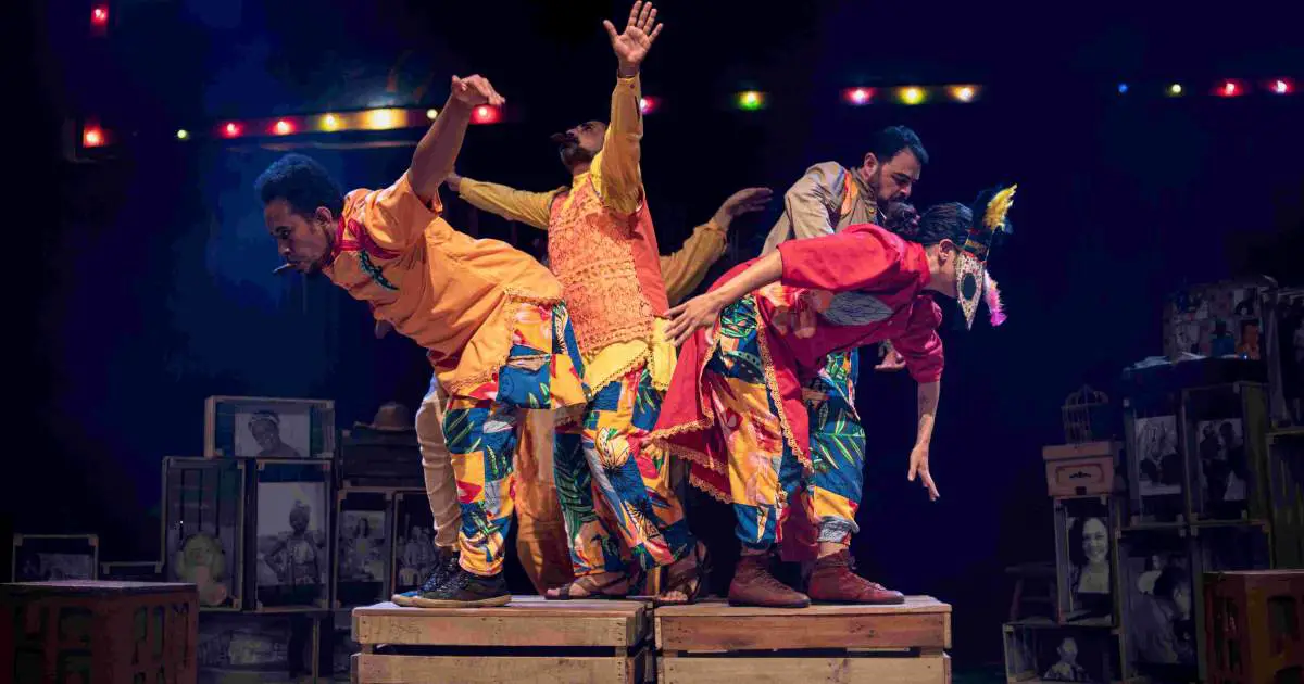 Imagem de capa: Piquete recebe espetáculo teatral - Florilégio - na Praça da Cultura