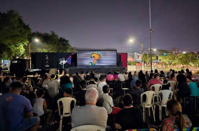 Imagem de capa: Projeto Cine Rodas em Bertioga